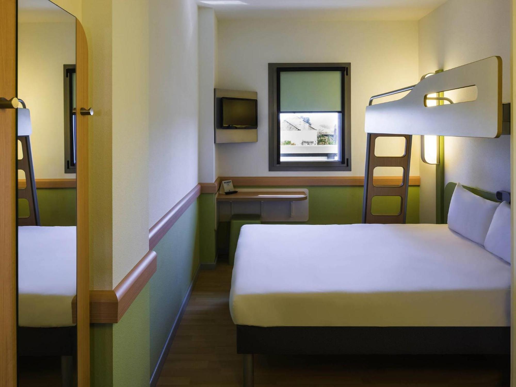 Ibis Budget Sevilla Aeropuerto — Photos 1